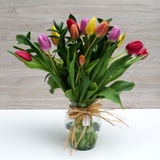 Florero Surtido de Tulipanes de Colores – Colores y Frescura en Florero de Vidrio