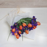 Ramo de Iris y Tulipanes– Azul y Color para un Regalo Llamativo