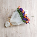 Ramo de Iris y Tulipanes– Azul y Color para un Regalo Llamativo