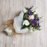 Ramo de Iris y Lisianthus – Azul y Blanco para un Regalo Diferente