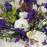 Ramo de Iris y Lisianthus – Azul y Blanco para un Regalo Diferente