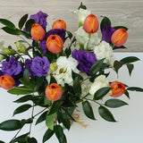 Florero de Tulipanes Naranjos y Lisianthus Mix – Segunda Edición Lista para Regalar