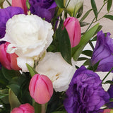 Florero de Tulipanes Rosados y Lisianthus Mix – Regalo Completo Listo para Apreciar