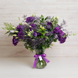 Florero de Lisianthus Morados – Elegancia en Tonos Profundos