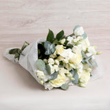 Ramo Lisianthus y Rosas Blancas– Un ramo que le da elegancia a tu casa