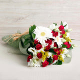 Ramo de Gerberas Blancas y Flores Surtidas– Lisianthus, Gerberas y Mini Rosas a Domicilio