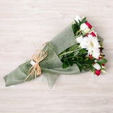 Ramo de Gerberas Blancas y Flores Surtidas– Lisianthus, Gerberas y Mini Rosas a Domicilio