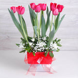 Arreglo de Tulipanes Rojos – Pasión y Amor con Base Metálica