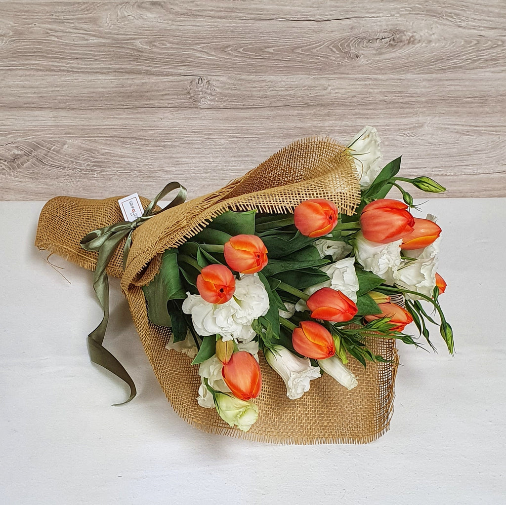 Ramo de Lisianthus y Tulipanes – Flores Frescas a tu Domicilio