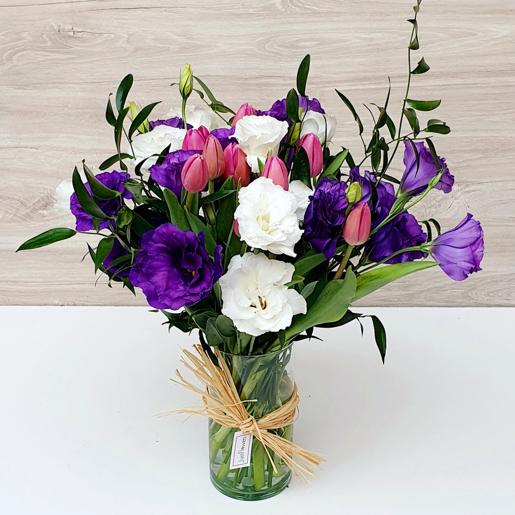 Florero de Tulipanes Rosados y Lisianthus Mix – Regalo Completo Listo para Apreciar