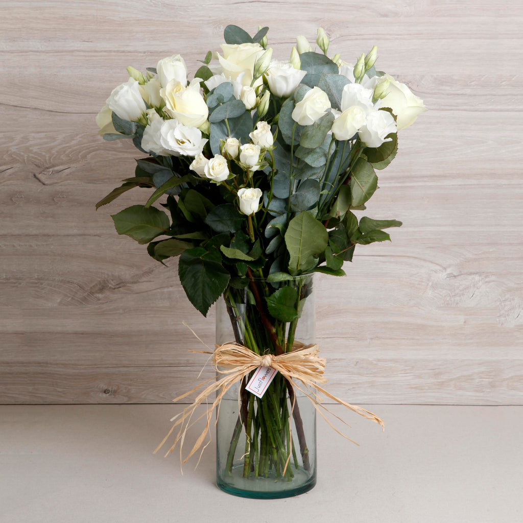 Florero Surtido en Blanco – Pureza y Elegancia Lista para Disfrutar