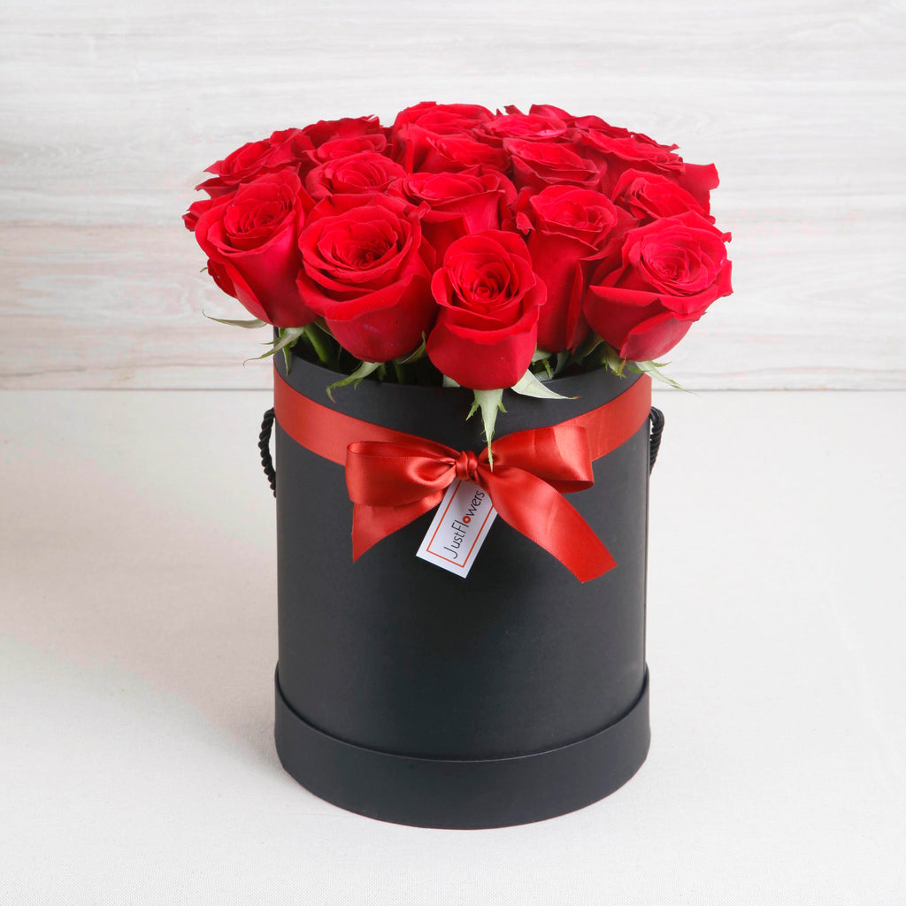 Caja Redonda de Rosas Rojas – Pasión y Amor en el Regalo Más Icónico