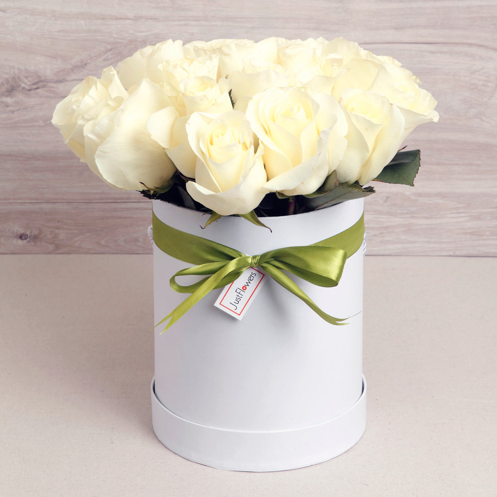 Caja Redonda de Rosas Blancas – Regalo Elegante con Despacho en Santiago
