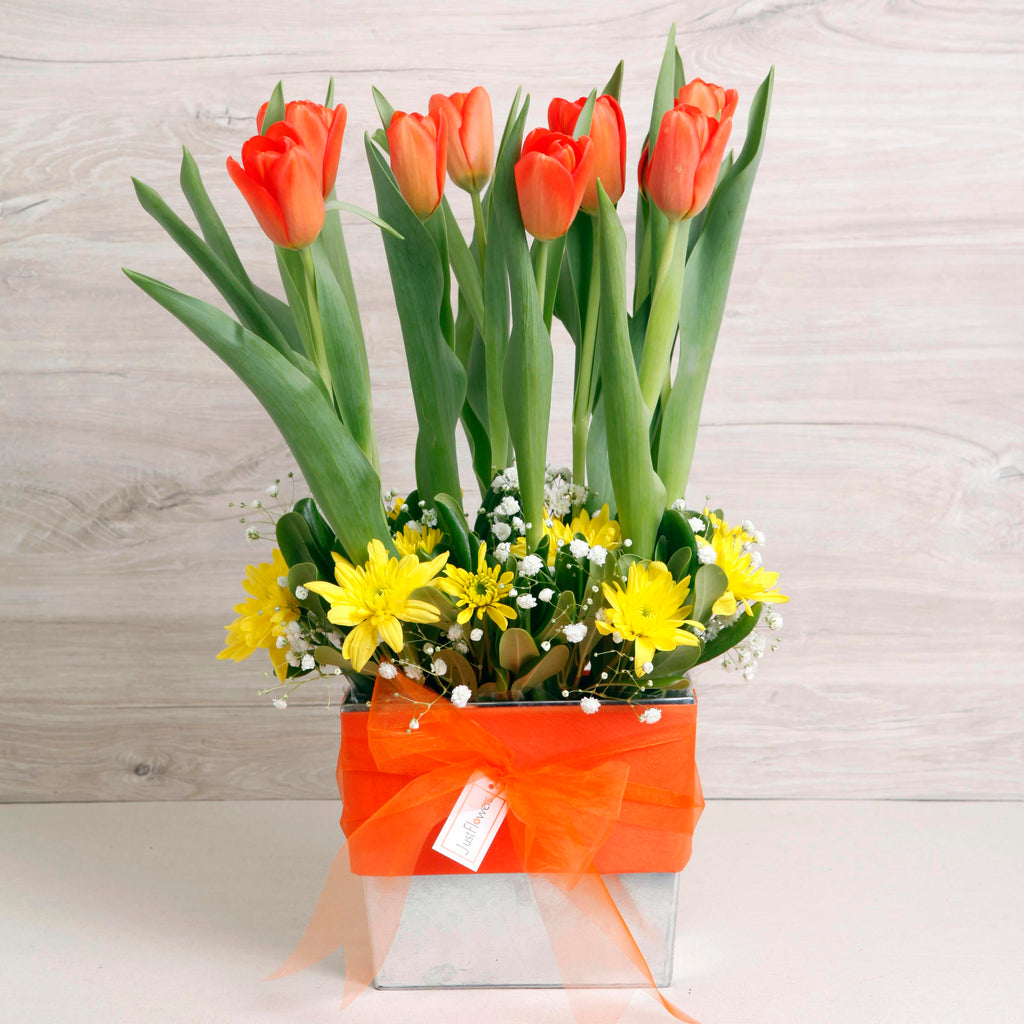 Arreglo de Tulipanes Naranjo – Energía y Alegría para Regalar